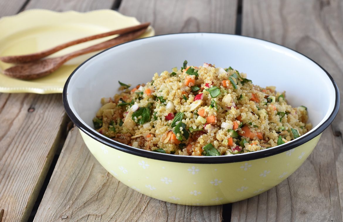 סלט קינואה עם עשבי תיבול ותרד