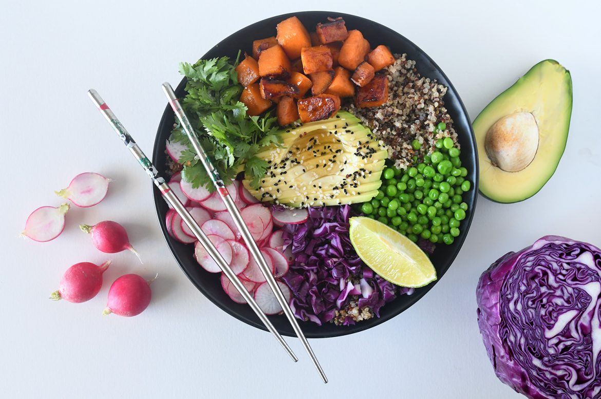 בודהה בול קינואה עם ירקות והפתעות