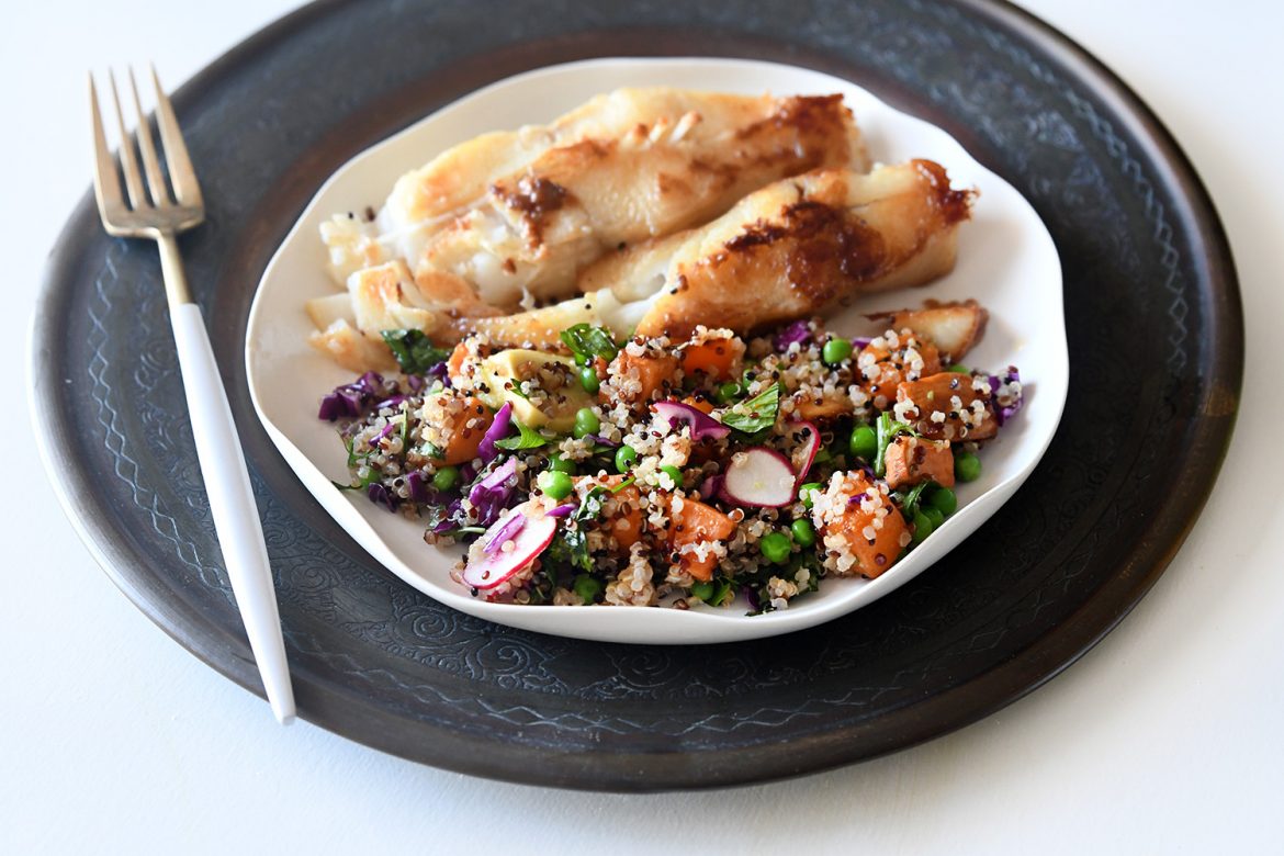 סלט קינואה עם בטטות, אבוקדו ועוד הפתעות