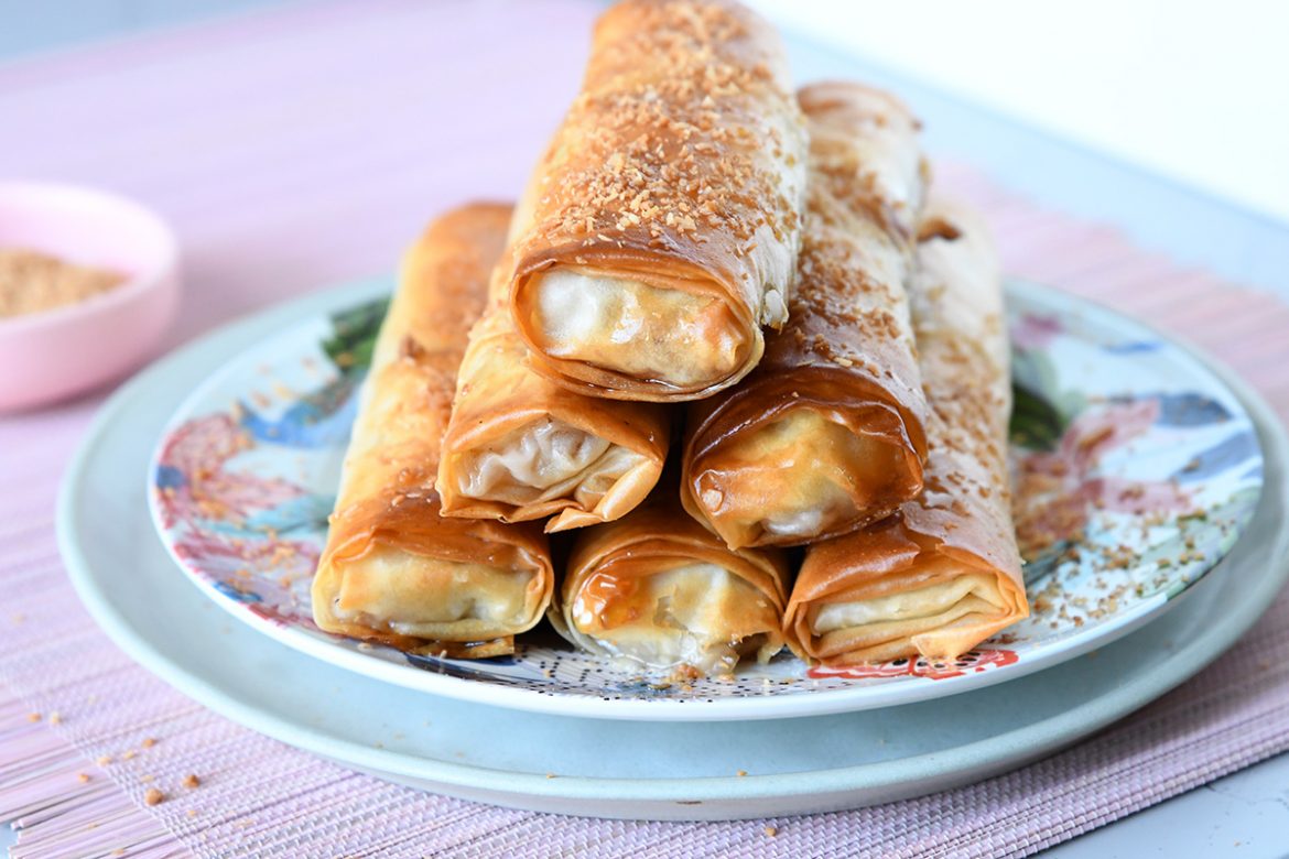 אצבעות פילו במילוי תפוחים עם רוטב מייפל